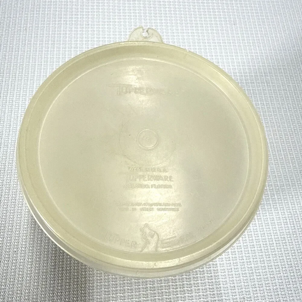 Vintage Clear Tupperware #250-8 with Clear Lid # 215-11